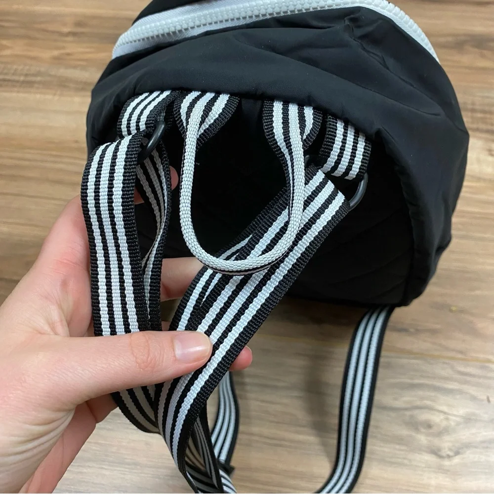 Adidas Small Backpack Color‎ Black - Picture 4 of 9